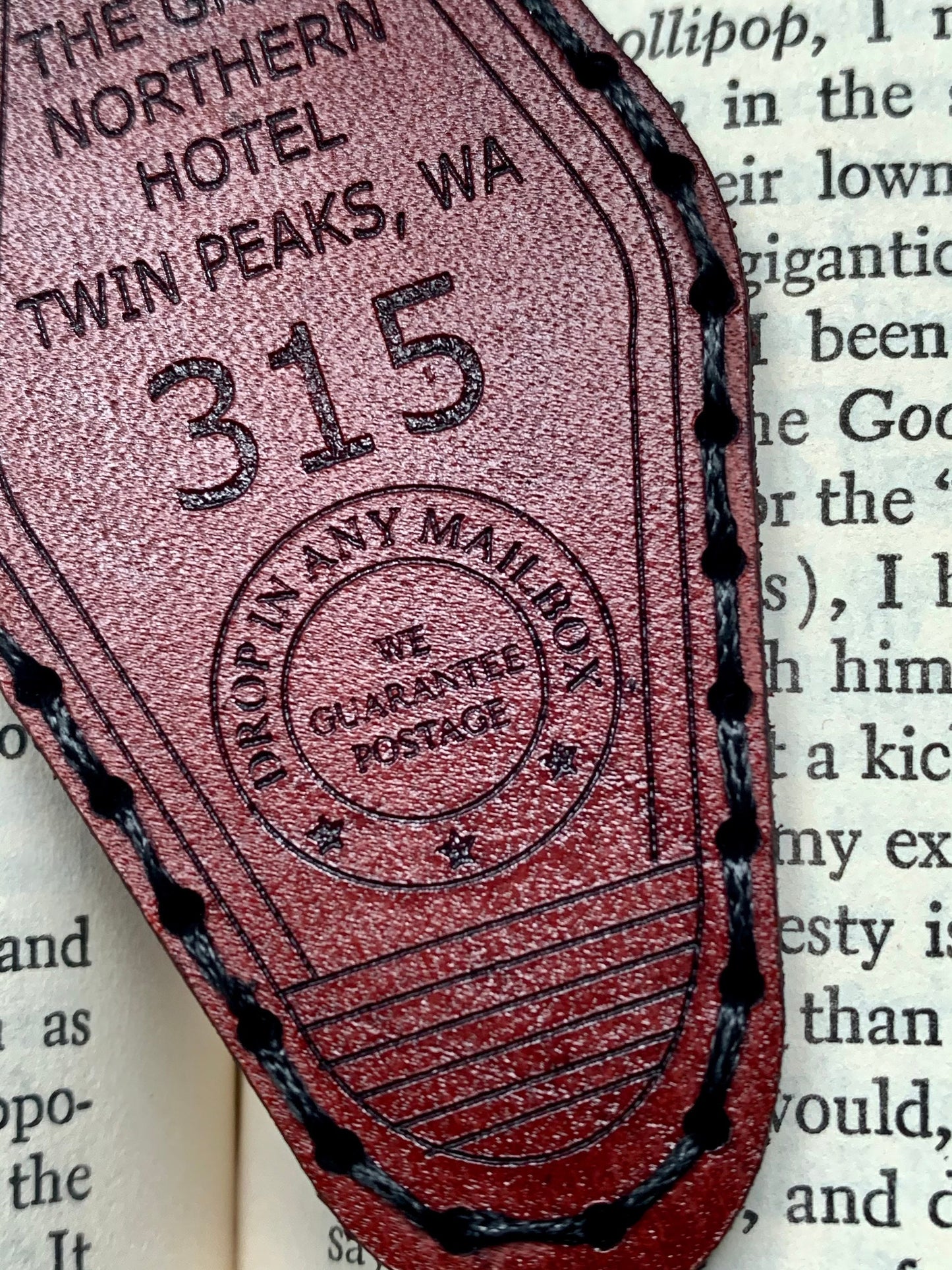 Twin Peaks Hotel Leather Retro Key Chain
